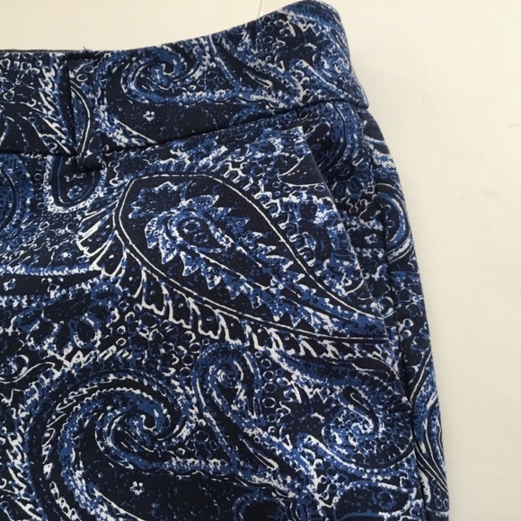 Adrienne Vittadini blue and white paisley print cotton stretch shorts - Picture 3 of 9